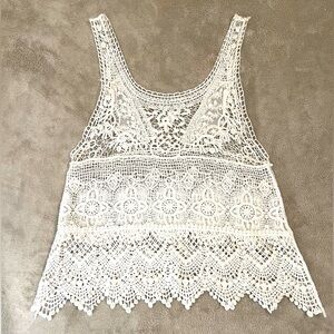 Stunning Ivory lace top with beautiful detail. Small. NEW. Never worn